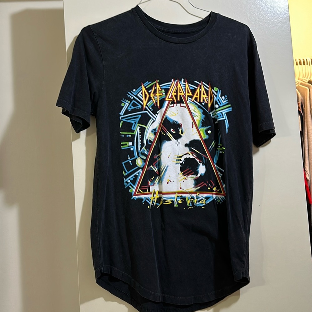 Def Leppard shirt